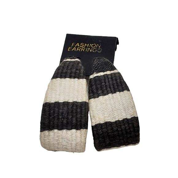 Junk Drawer Lot of Fashion Pierced Dangle Earrings - Picture 2 of 7